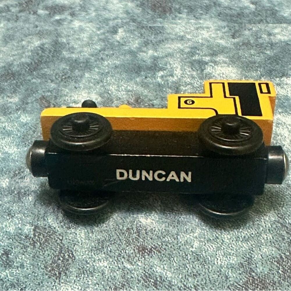 Thomas & Friends Duncan Train - Yellow and Black 2003 - Picture 5 of 7